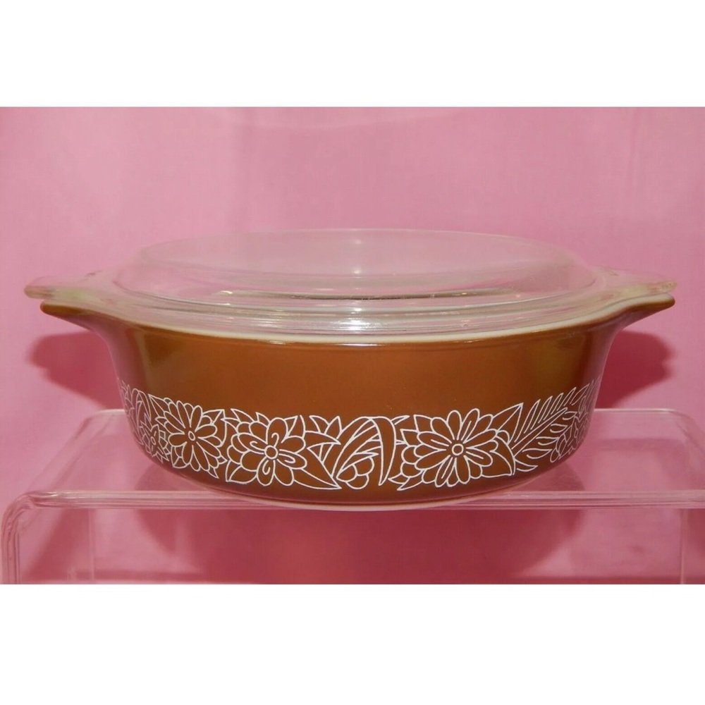Set of 2 Sm Brown Woodlands Pyrex Bowls w/Lids